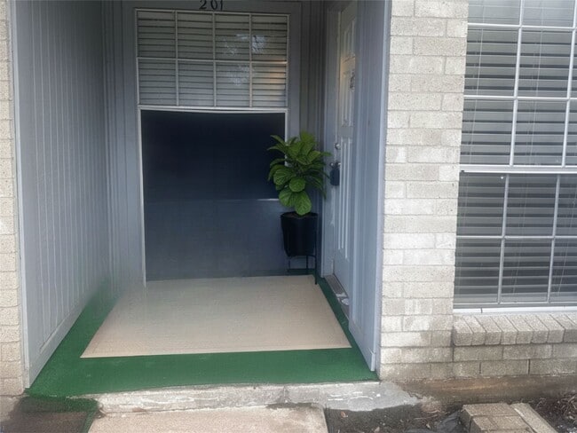 6500 Sands Point Dr in Houston, TX - Building Photo - Building Photo