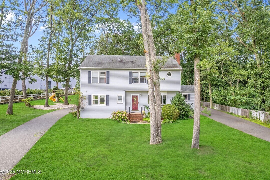 1424 Shafto Rd in Tinton Falls, NJ - Building Photo
