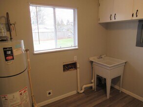 4492 Coloma Dr SE in Salem, OR - Building Photo - Building Photo