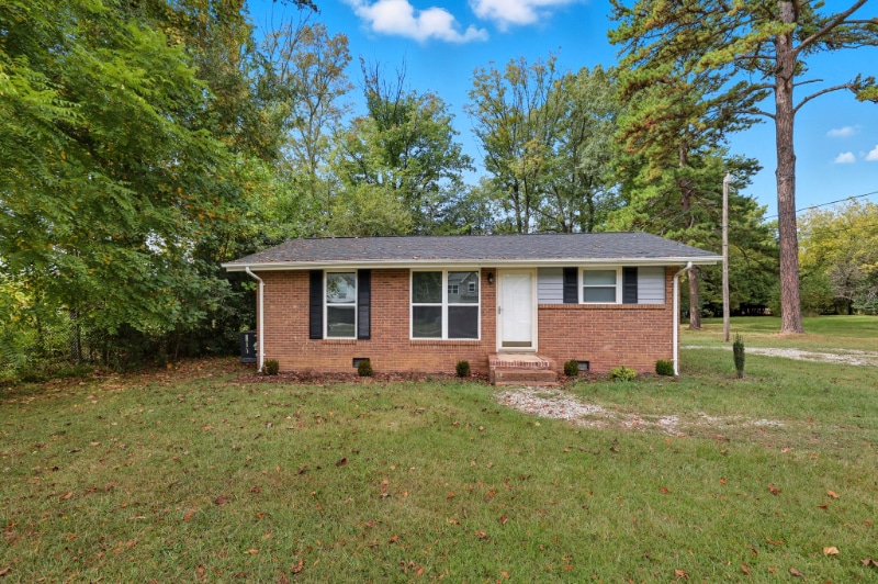 7211 Hambright Rd in Huntersville, NC - Foto de edificio