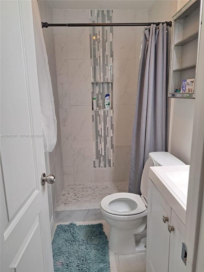 2220 N 57th Way in Hollywood, FL - Building Photo - Building Photo