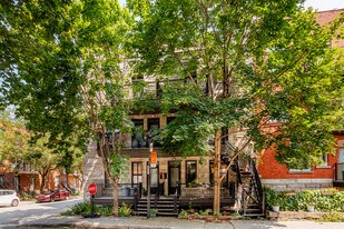 1033 Saint-Philippe Rue in Montréal, QC - Building Photo