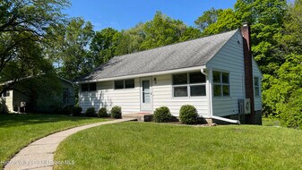 12 Duzine Rd in New Paltz, NY - Building Photo