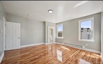 1018 S 55th St, Unit 2 in Philadelphia, PA - Foto de edificio - Building Photo