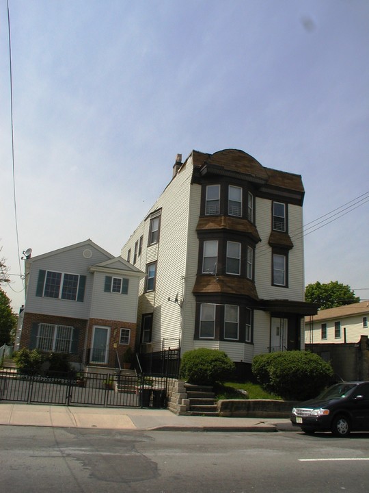 635-637 S 12th St in Newark, NJ - Building Photo