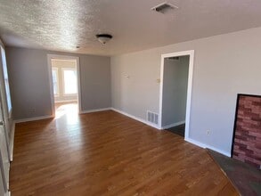 1705 3rd Ave in Dodge City, KS - Building Photo - Building Photo
