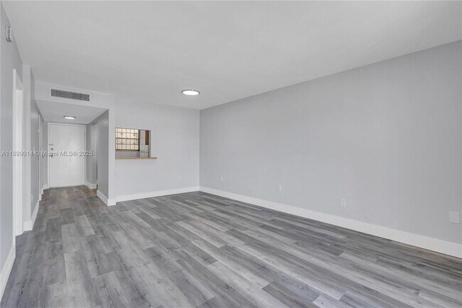 16750 NE 10th Ave in North Miami Beach, FL - Building Photo - Building Photo