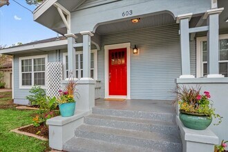 603 Crockett St in Brenham, TX - Building Photo - Building Photo