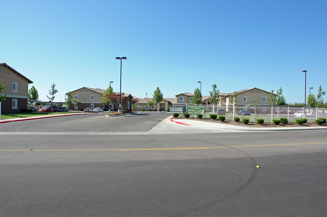 Tuolumne Village in Parlier, CA - Building Photo - Building Photo