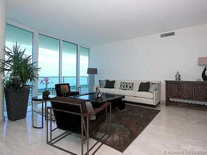 100 S Pointe Dr, Unit 3504 in Miami Beach, FL - Building Photo - Building Photo