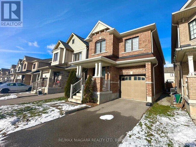 7790 Buckeye Cres in Niagara Falls, ON - Building Photo - Building Photo