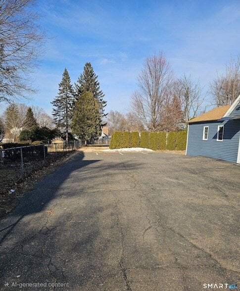 44 E Cedar St in Newington, CT - Foto de edificio - Building Photo