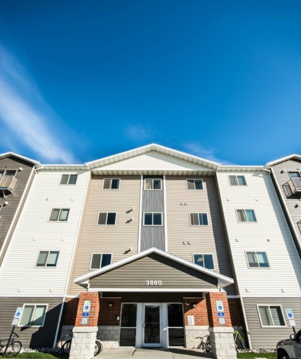 McEnroe Place III Apartments in Grand Forks, ND - Building Photo