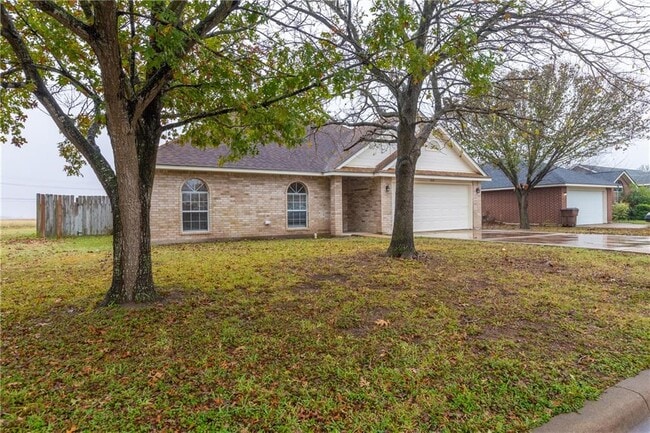 1022 Alamo St in Lockhart, TX - Building Photo - Building Photo