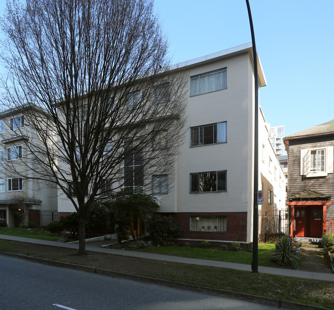 1045 Nelson St in Vancouver, BC - Building Photo - Building Photo