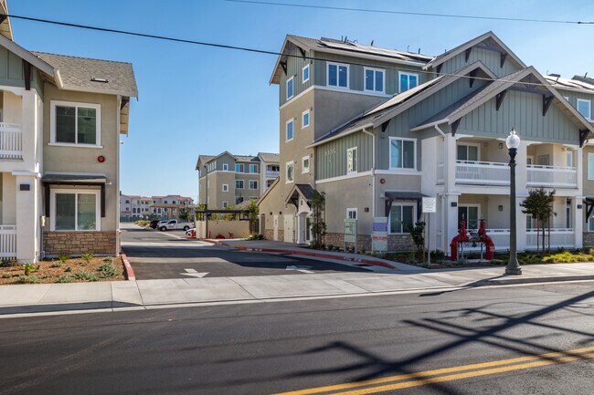 Oak View Ranch Family Apartments in Murrieta, CA - Building Photo - Building Photo