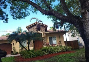 22032 SW 95th Pl in Cutler Bay, FL - Building Photo - Building Photo