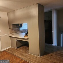 6048 Carriage Ct in Atlanta, GA - Foto de edificio - Building Photo