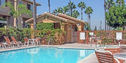 317 W Summerfield Cir in Anaheim, CA - Building Photo - Building Photo