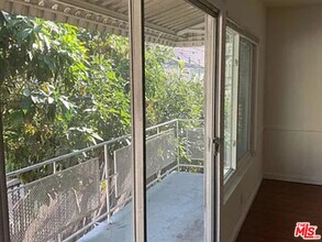 832 S Gramercy Pl in Los Angeles, CA - Building Photo - Building Photo