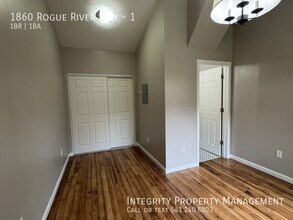 1860 Rogue River Hwy in Grants Pass, OR - Building Photo - Building Photo