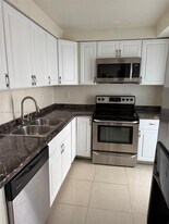 301 Golden Isles Dr in Hallandale Beach, FL - Building Photo