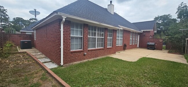 property at 1903 N Travis St