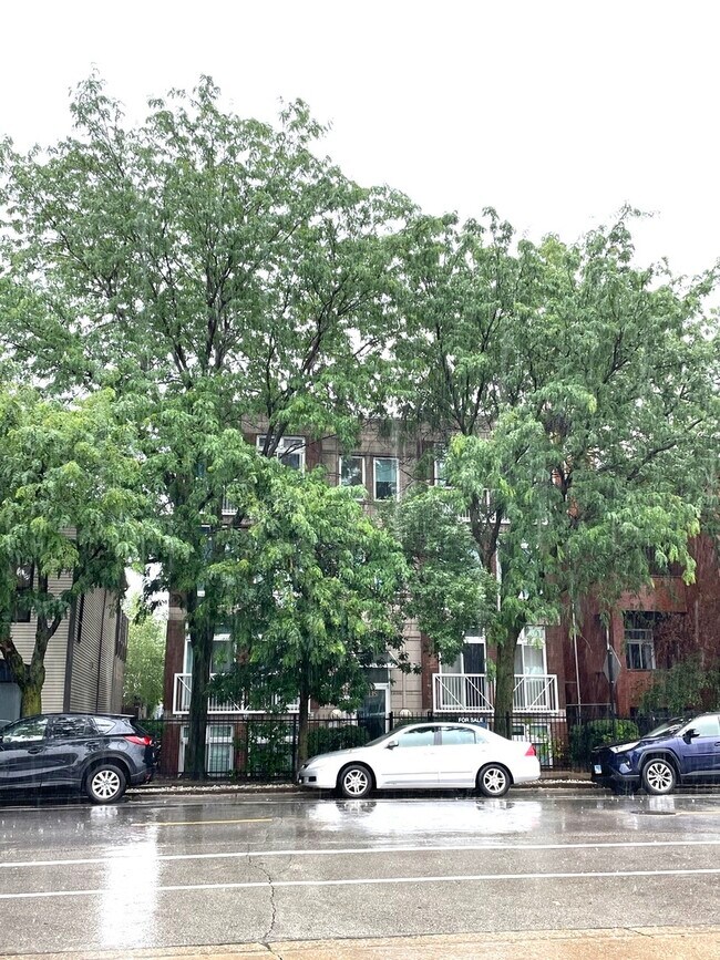 property at 2135 N Southport Ave