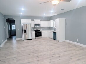 405 E Wilson Ave in Sherman, TX - Foto de edificio - Building Photo