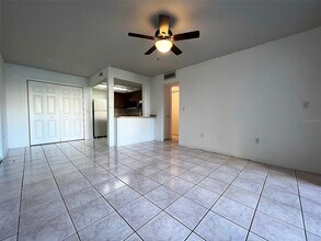 8602 Champlain Ct in Tampa, FL - Building Photo - Building Photo