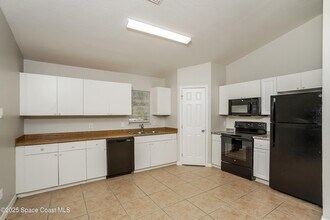 2305 13th Pl SW in Vero Beach, FL - Building Photo - Building Photo