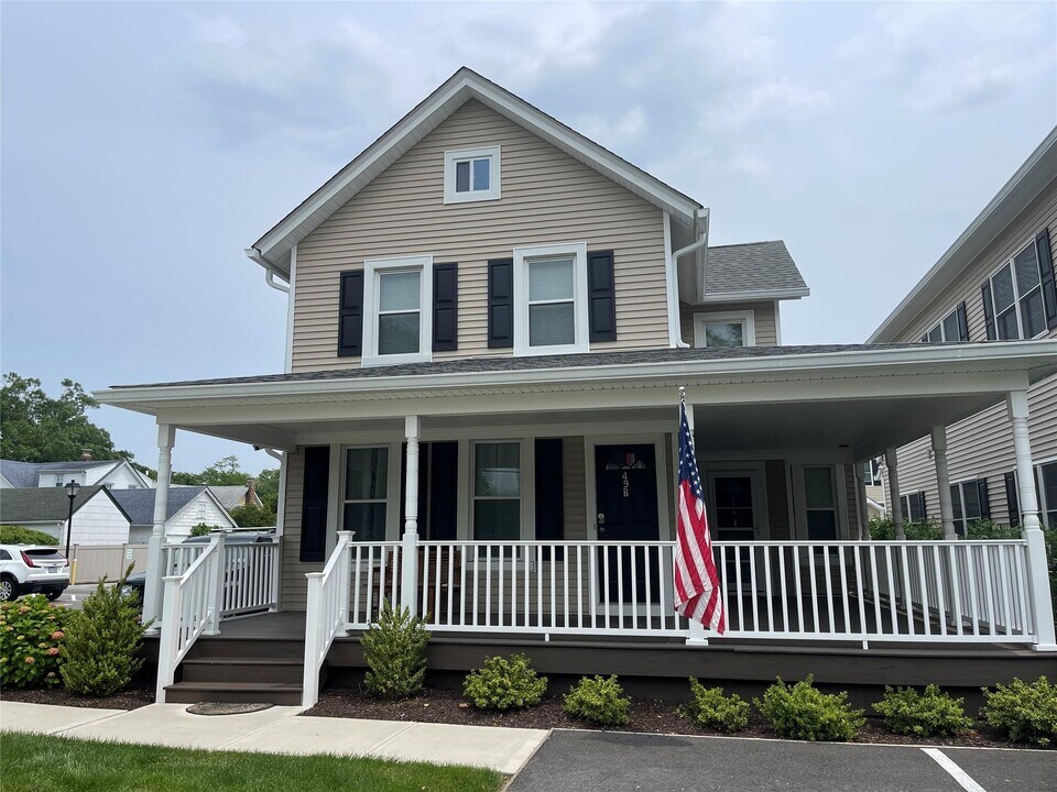 49 B Park Ave in Amityville, NY - Building Photo