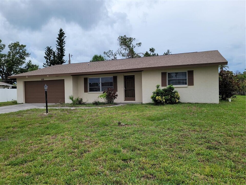 1020 Gasparilla Blvd in Englewood, FL - Building Photo