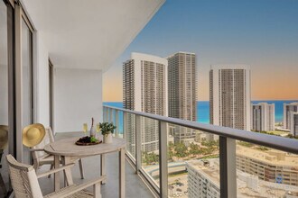 4010 S Ocean Dr in Hollywood, FL - Building Photo - Building Photo
