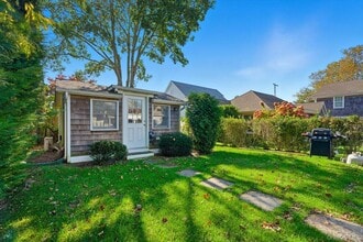 14 Mitchell Rd in Westhampton Beach, NY - Building Photo - Building Photo