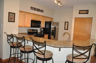 713 Blossom Ct in Naperville, IL - Foto de edificio - Building Photo
