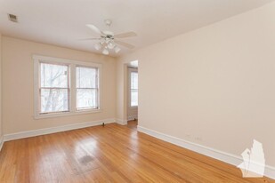 1200 W Wellington Ave, Unit 3002-2 Apartamentos