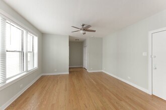 429 W Surf St, Unit 3B in Chicago, IL - Foto de edificio - Building Photo