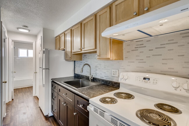 2330 S University Blvd in Denver, CO - Building Photo - Building Photo