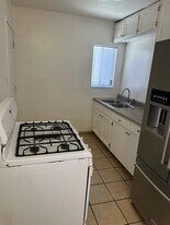 934 W 71st St in Los Angeles, CA - Building Photo