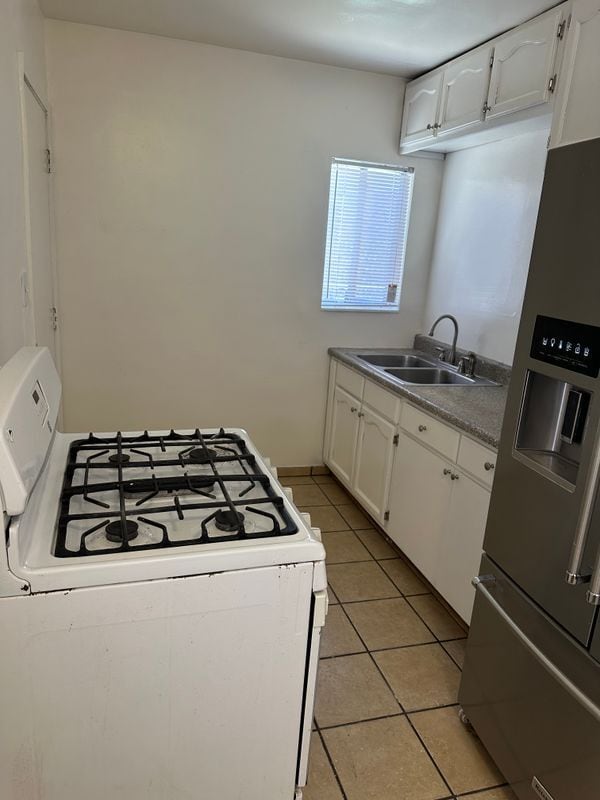 property at 934 W 71st St