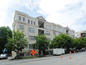 79 Railroad Pl in Saratoga Springs, NY - Building Photo - Building Photo