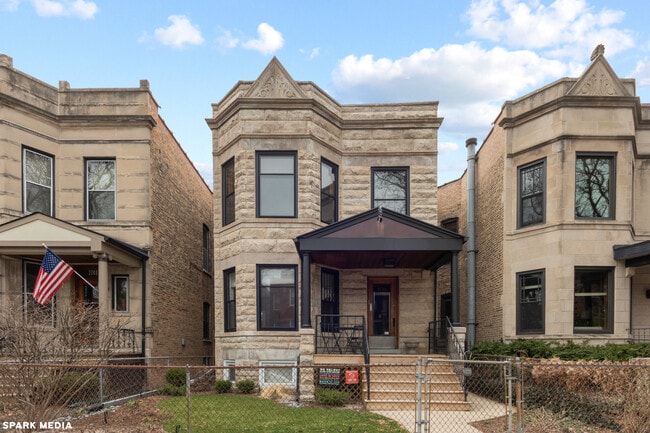2742 N Richmond St, Unit Apartment #2