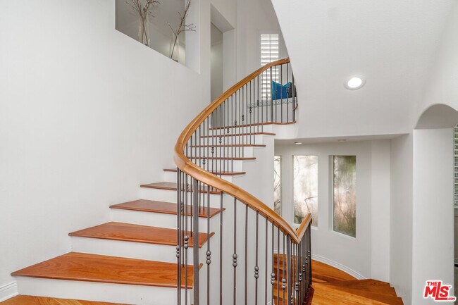 5734 S Celedon Creek in Los Angeles, CA - Building Photo - Building Photo
