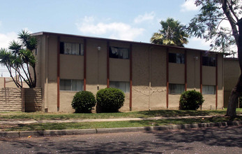 111 E Wakefield Ave in Anaheim, CA - Building Photo - Building Photo