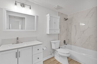 5095 Fairways Cir, Unit 5095 Fairways Circle in Vero Beach, FL - Building Photo - Building Photo