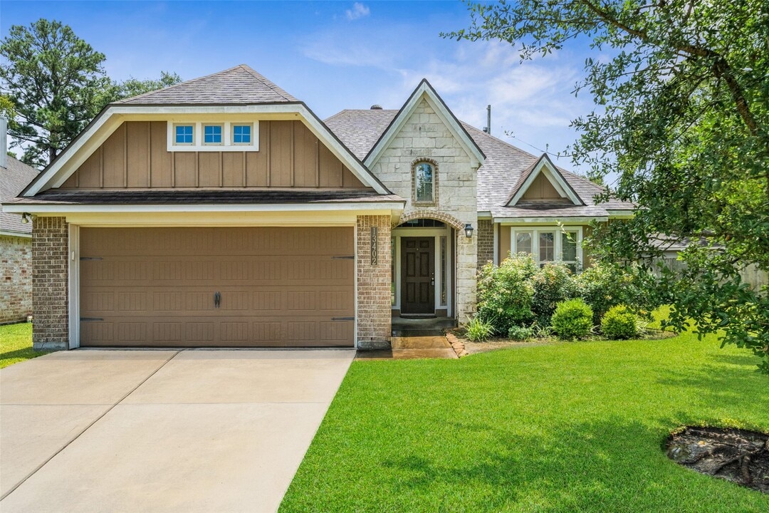 13402 E Summer Chase Cir in Willis, TX - Building Photo