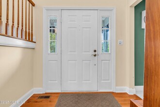 41 Carrie Dr in Howell, NJ - Building Photo - Building Photo