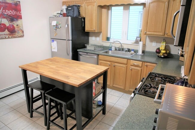 590 Main St, Unit 1 in Medford, MA - Building Photo - Building Photo