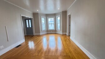 10 Atkins Ave, Unit 1 in Lynn, MA - Building Photo